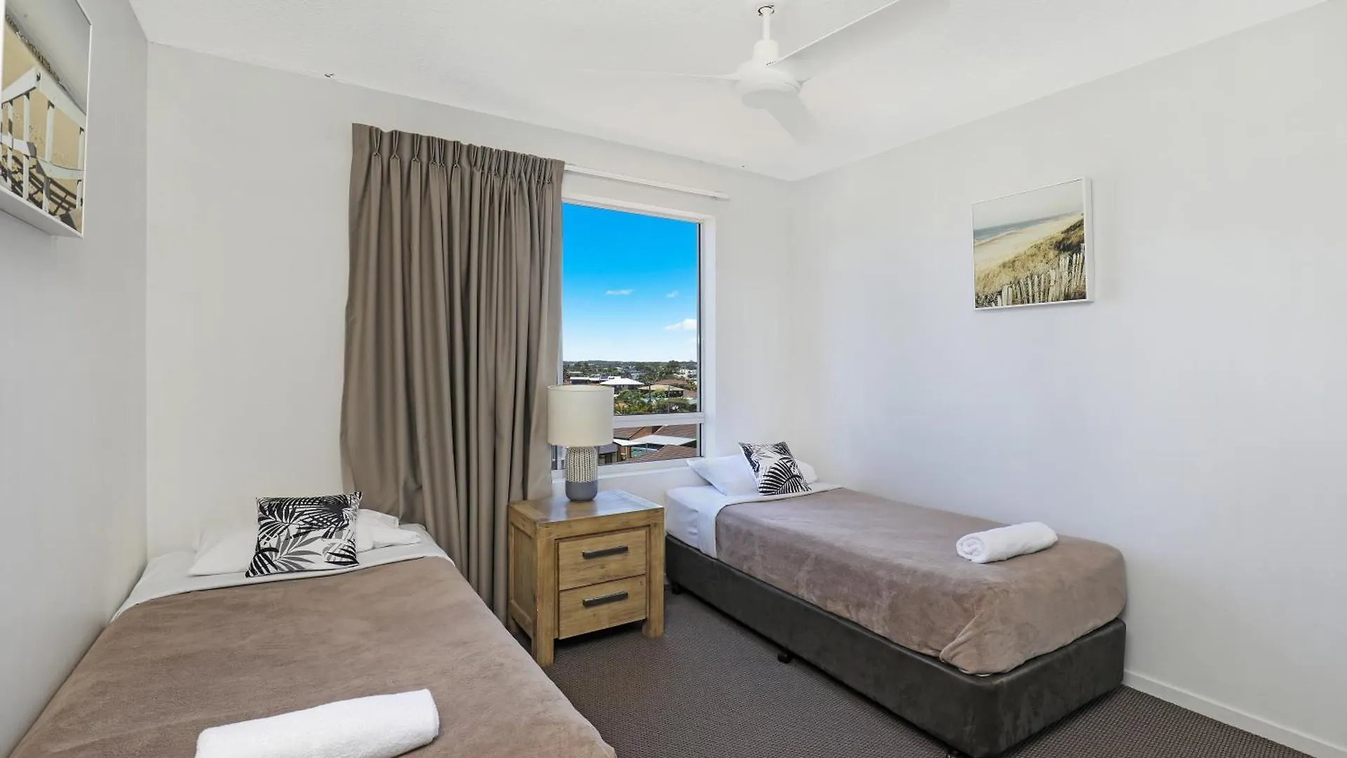 ****  Beachside Resort Kawana Waters Buddina Australia