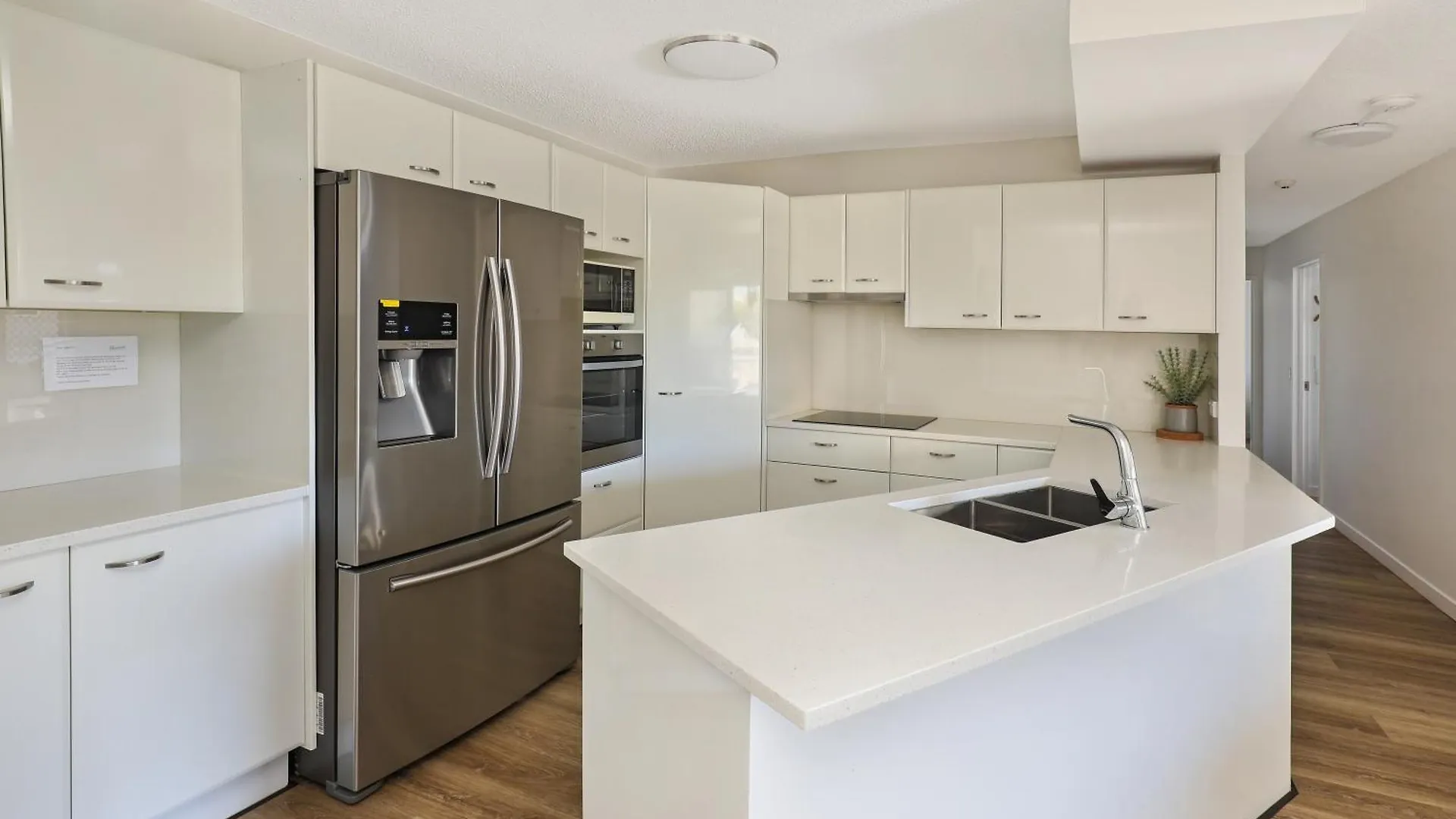 Beachside Resort Kawana Waters Buddina