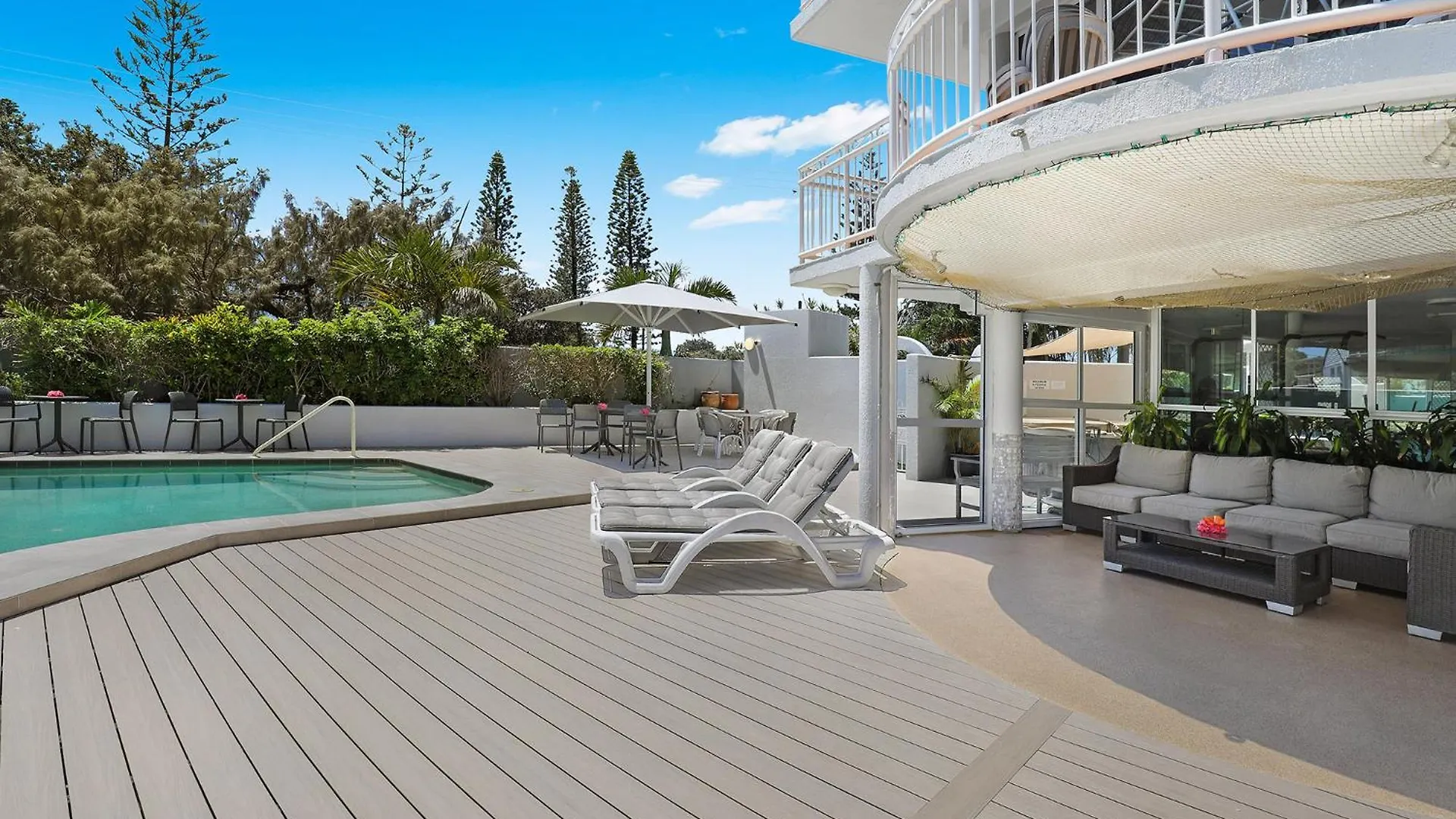 ****  Beachside Resort Kawana Waters Buddina Australia